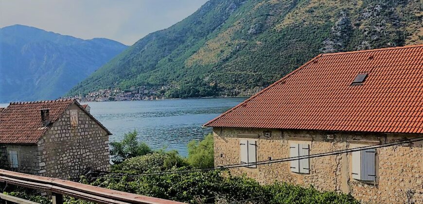 KOTOR’DA SATıLıK IKI BINA