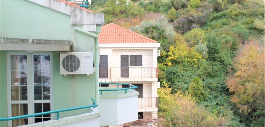 BUDVA’DA TEK ODALI DAİRE (45 M²)